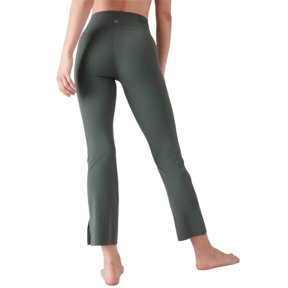 Athleta Transcend Stash Crop Straight Leg Bali Green Size Mendium Tall - Picture 3 of 14